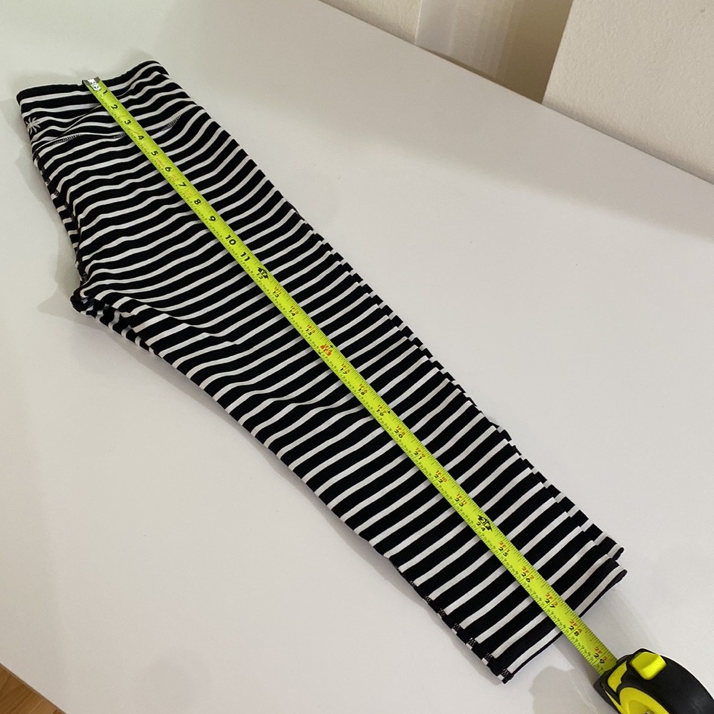Athleta Stripes Chaturanga Capri leggings size small very gently used - Picture 4 of 10